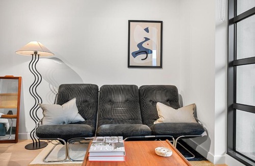 Collingwood North Apartment | Mid-Century - Rooftop Spa and Parking