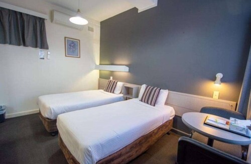 Orange Hotel | Midcity Motor Lodge