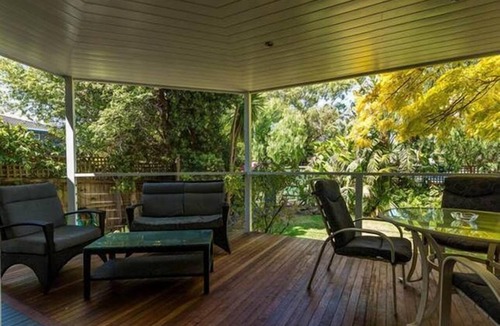 Port Fairy House | Middenway - Central Port Fairy Retreat | Sleeps 10 | Walk Everywhere