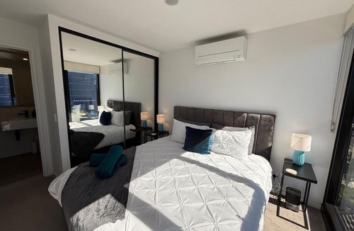 Braddon Apartment | Midnight Luxe 2BR 2Bath 508 L5 in the heart of Braddon Pool Sauna Gym 1 Secure Parking Space Wifi Wine