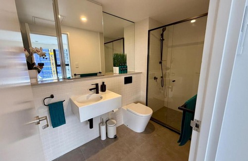 Braddon Apartment | Midnight Luxe 2BR 2Bath 508 L5 in the heart of Braddon Pool Sauna Gym 1 Secure Parking Space Wifi Wine