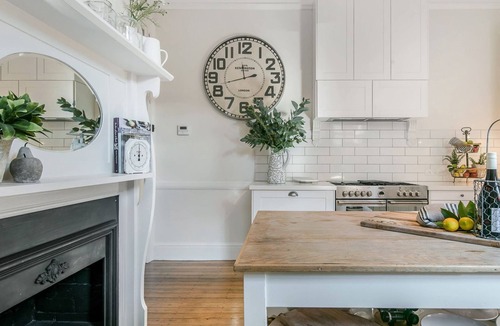Hobart Central Business District Cottage | Millibelle Terrace Stunning city home free parking