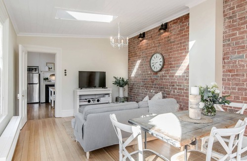 Hobart Central Business District Cottage | Millibelle Terrace Stunning city home free parking