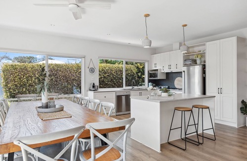 Sorrento House | Millos by the Sea - 5 brm home, close to Koonya Beach and general store