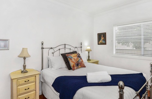 Budgewoi House | Mimosa Sands - 250 mtrs walk to beach access