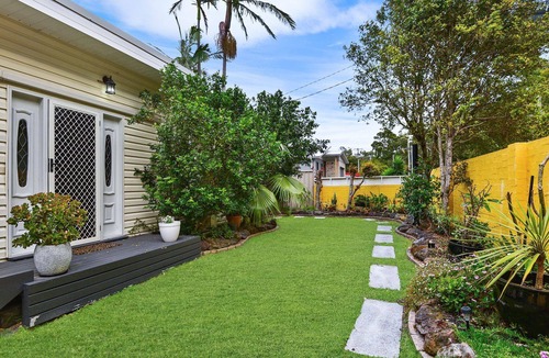 Budgewoi House | Mimosa Sands - 250 mtrs walk to beach access