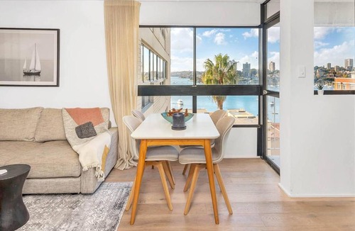 Potts Point Apartment | 'Mini Manhattan' Potts Point Harbourview Retreat