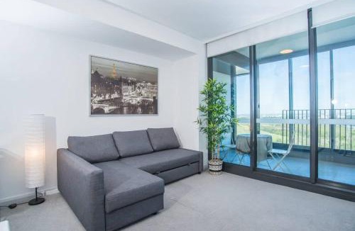 Wentworth Point Apartment | Minimalism modern 1bdr apt waterview P Coles