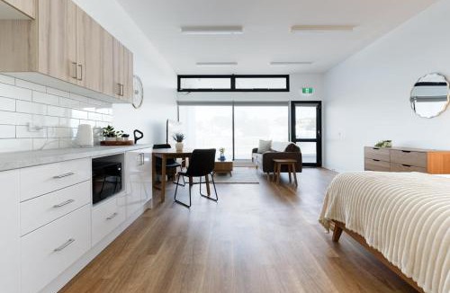 Hillcrest Apartment | Minimalist Studio Near Burnie | Bright & Cozy