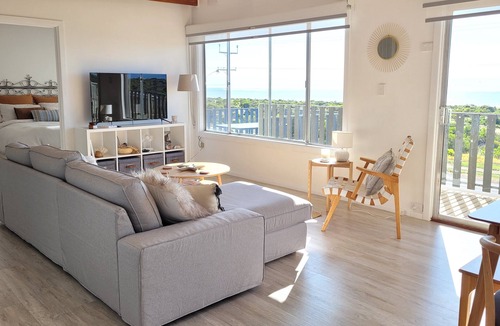 Tiddy Widdy Beach House | Mint by the Sea - Esplanade location, sea views! Free WiFi! Off Peak Special!