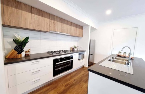 Berwick House | Minta Estate 4bedrooms Berwick home no sharing