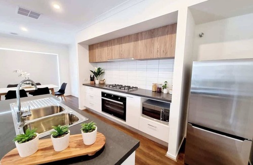 Berwick House | Minta Estate 4bedrooms Berwick home no sharing