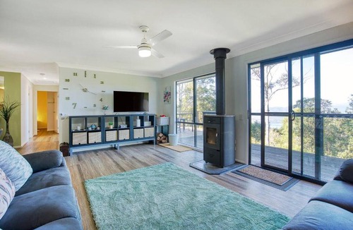 Lower Beechmont House | Misty Mountain View - A Tree-lined Tropical Oasis