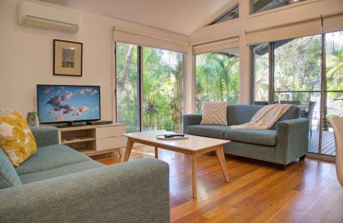 Boomerang Beach Apartment | Mobys Beachside Retreat