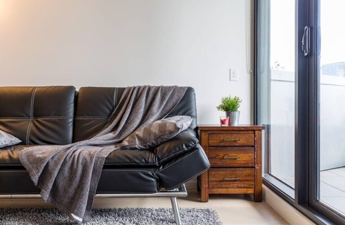 Parkville Apartment | Modern 1 Bedroom in Tranquil Parklands