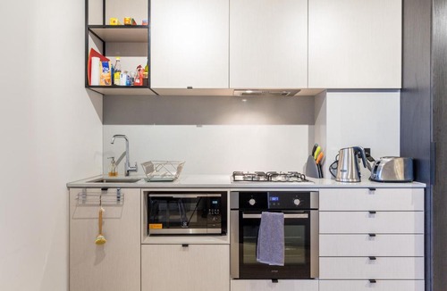 Parkville Apartment | Modern 1 Bedroom in Tranquil Parklands