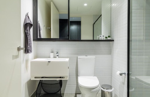 Parkville Apartment | Modern 1 Bedroom in Tranquil Parklands