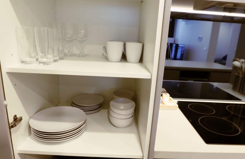 Phillip Apartment | Modern 1Bd Woden | Free Parking | Professionals