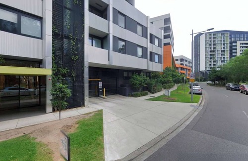 Parkville Apartment | Modern 1BDR in Tranquil Parklands