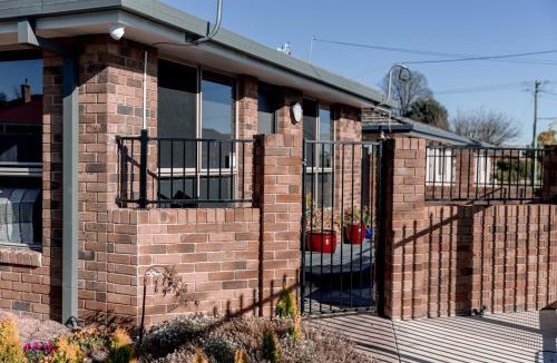 Armidale Villa | Modern 2-BHK House in the Heart of Armidale CBD