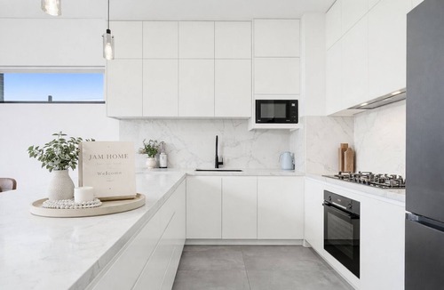 Bankstown House | *Modern 2-Level Home Parking Family Home