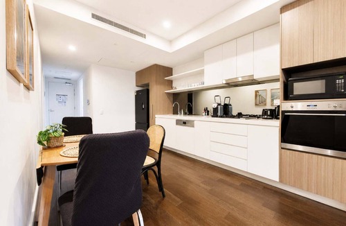Mascot Apartment | Modern 2BDR Near Airport and Train Station