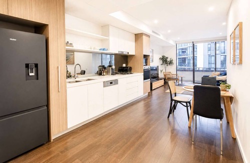 Mascot Apartment | Modern 2BDR Near Airport and Train Station
