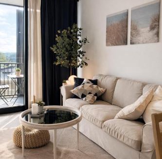 Lyneham Apartment | Modern 2BR 2Bath with Balcony near ANU & City Quiet Stay Free Parking