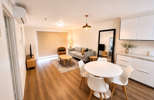 Manuka Apartment | Modern 2BR Apartment/Parking in Griffith