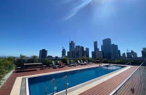 Melbourne Central Business District Apartment | Modern 2BR Apt in William st Melbourne cbd