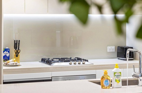 Burwood Apartment | Modern 2BR Ground-Floor APT in Heart of Burwood