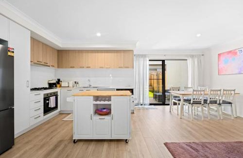 Wyndham Vale House | Modern 2BR Home in Wyndham Vale