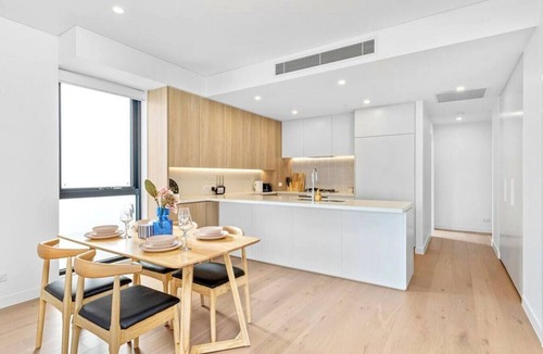 Macquarie Park Apartment | Modern 2BR Oasis - Walk to MQ Uni & Hospital