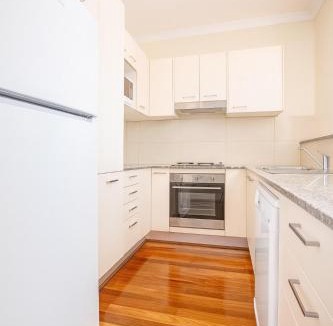 Muswellbrook Villa | Modern 2BR Townhouse with BBQ & Pool Access