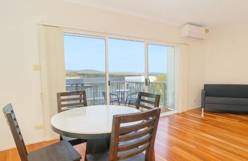 Muswellbrook Villa | Modern 2BR Townhouse with BBQ & Pool Access
