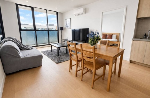 Clayton South Apartment | Modern 2BR2BA Apt in Clayton South Parking WIFI