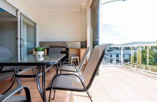 Launceston CBD House | Modern 3-Bed House in Launceston CBD w/Parking