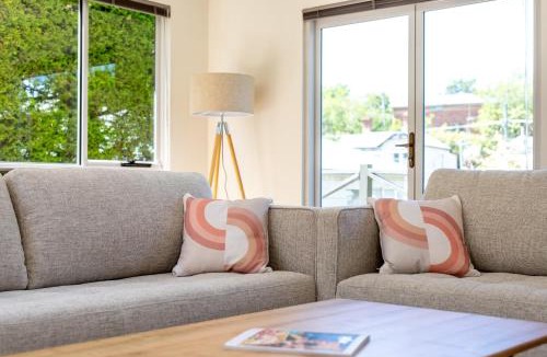 East Launceston House | Modern 3 Bedroom Townhouse - 4 mins to CBD!
