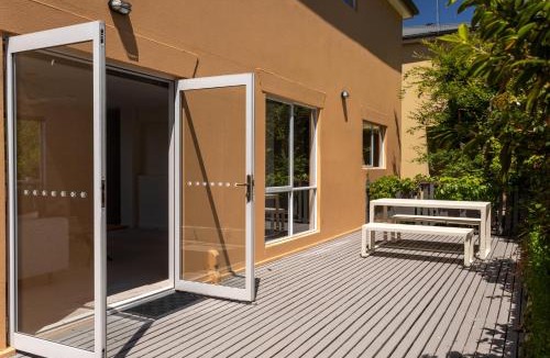 East Launceston House | Modern 3 Bedroom Townhouse - 4 mins to CBD!