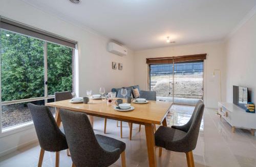 Doreen House | Modern 3B2B1C Home in Doreen