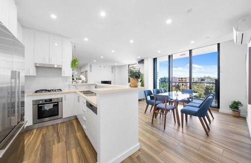 Ultimo Apartment | Modern 3BR Apt w Parking near ICC & Darling Harbour