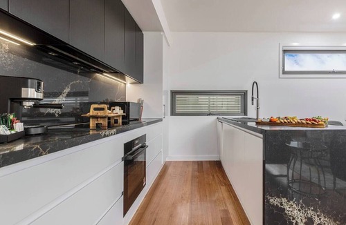 Williamstown House | Modern 3BR Opposite Heritage Train Museum