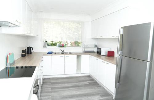 Werrington House | Modern 3BR Free parking Patio