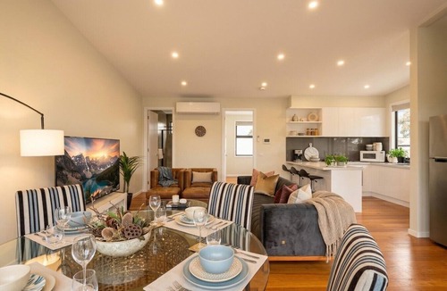 Maidstone House | Modern 3BR Home Near Medway Golf Club, Highpoint & Melbourne CBD