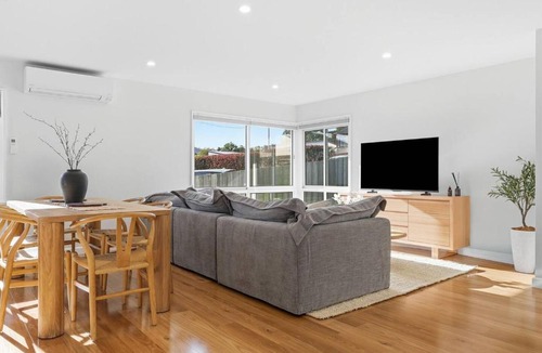 Warrane House | Modern 3BR Home Near Bellerive
