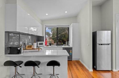 Maidstone House | Modern 3BR Home Near Medway Golf Club, Highpoint & Melbourne CBD