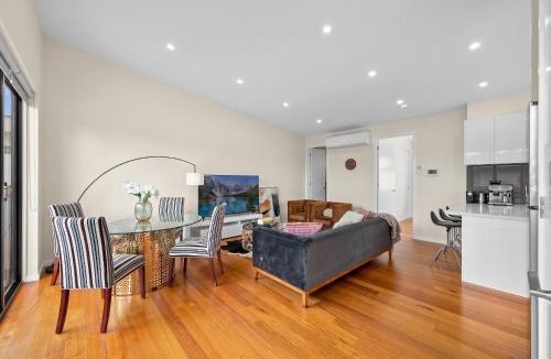 Maidstone House | Modern 3BR Home Near Medway Golf Club, Highpoint & Melbourne CBD