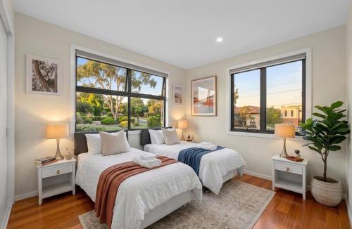 Maidstone House | Modern 3BR Home Near Medway Golf Club, Highpoint & Melbourne CBD