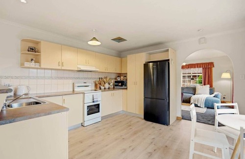 Youngtown House | Modern 3BR Retreat | Near Launceston CBD