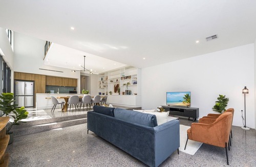 West Leederville House | Modern 4-Bed Double-Story House with Patio